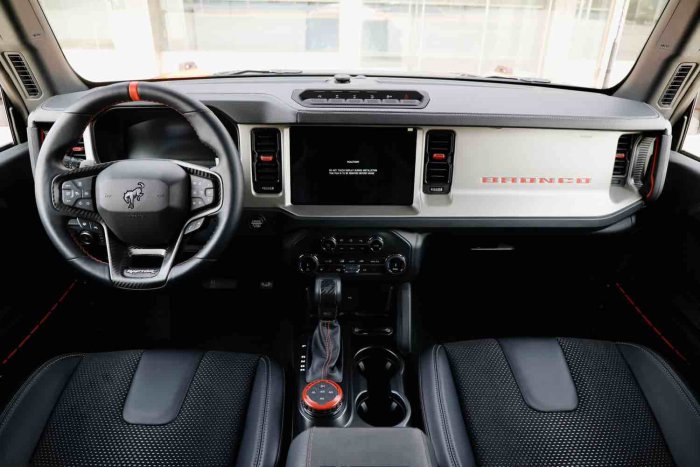 福特bronco烈马 2023款 3.0T 四门 Raptor猛禽 加规