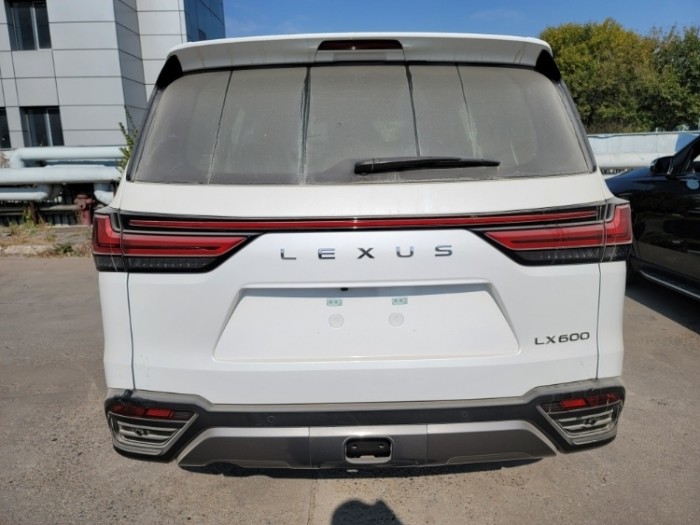 雷克萨斯LX600 2023款 LX600 7座 Signature签名版 中东