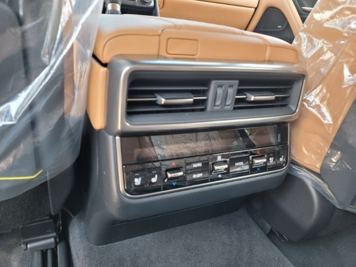 雷克萨斯LX600 2023款 LX600 7座 Signature签名版 中东