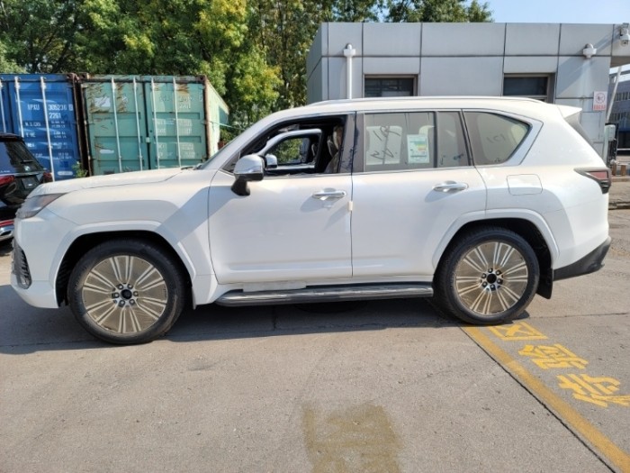 雷克萨斯LX600 2023款 LX600 7座 Signature签名版 中东