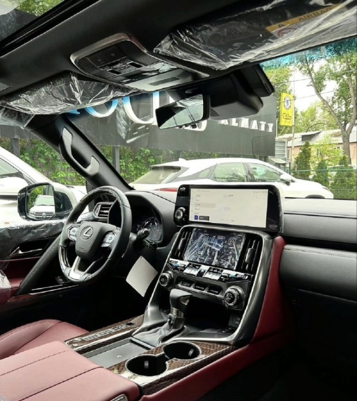雷克萨斯LX600 2023款 LX600 7座 Signature签名版 中东