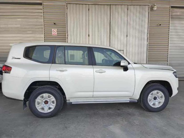 酷路泽4000 2023款 4.0L GX-R 八气 中东