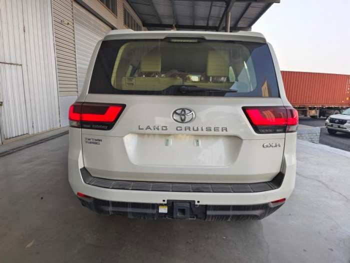 酷路泽4000 2023款 4.0L GX-R 八气 中东
