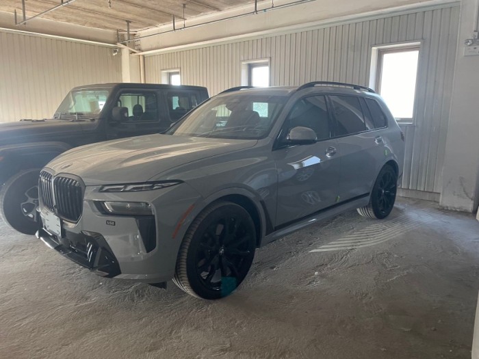 宝马X7 2024款 xDrive40i M运动Pro 豪华包 美规