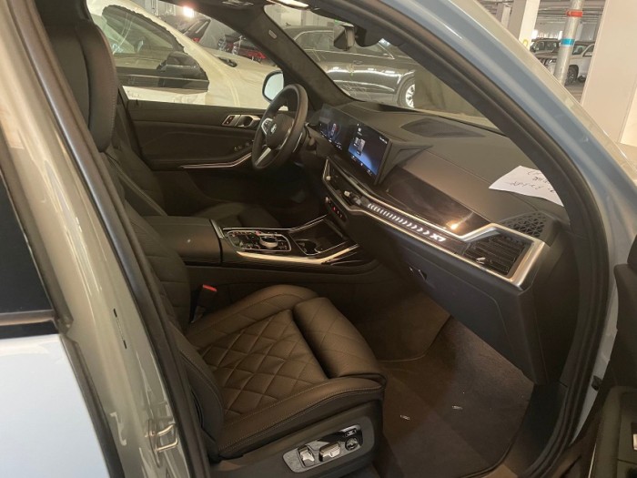 宝马X7 2024款 xDrive40i M运动Pro 豪华包 美规