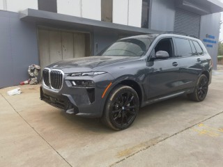 宝马X7  24款 xDrive40i M运动 美规