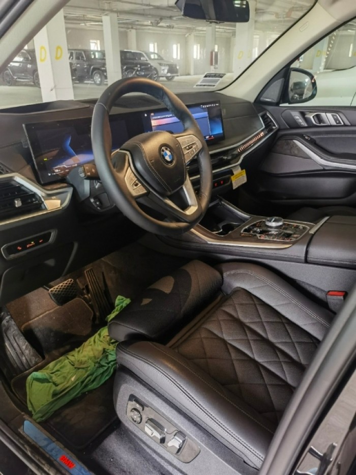 宝马X7 2024款 xDrive40i 豪华包 停辅包 美规