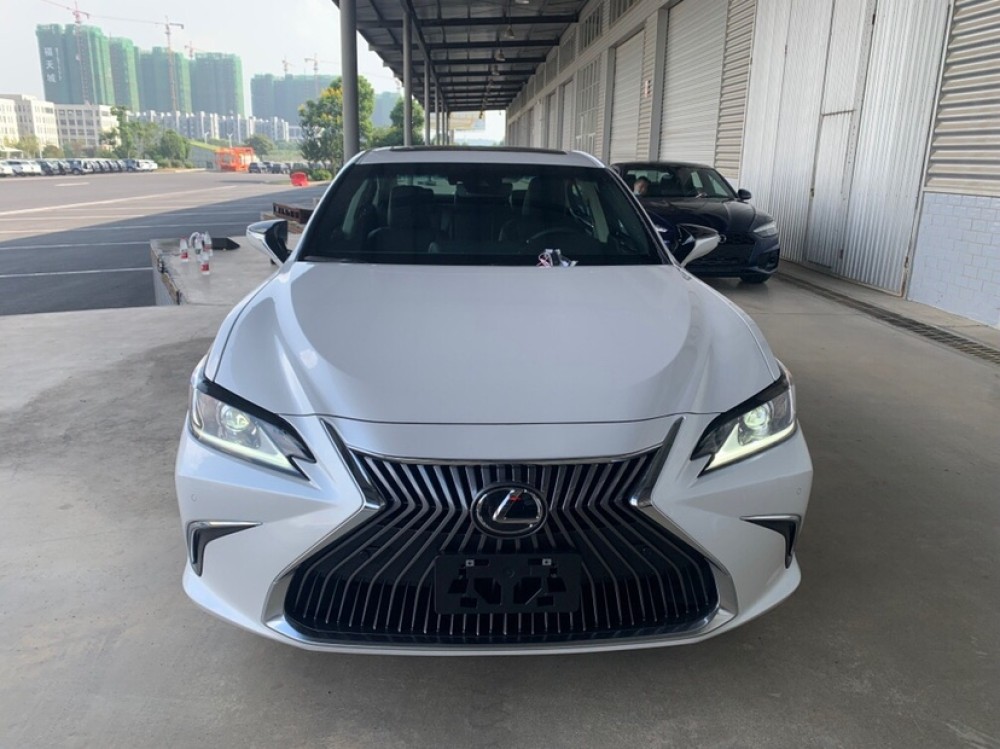 雷克萨斯es21款es250标准加规