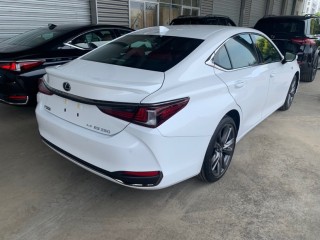 雷克萨斯es21款es250标准加规