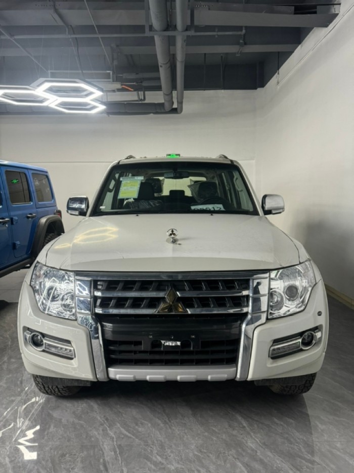 帕杰罗V93 2022款 3.0L GLS 织物 中东