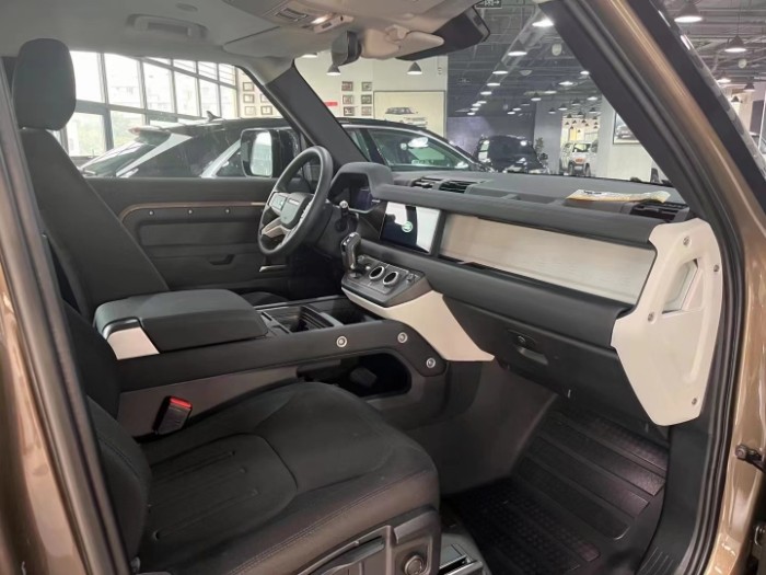 卫士 2021款 90 两门 3.0T P400 标准型 欧规