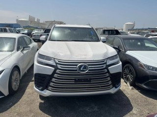 雷克萨斯LX600  22款 LX600 标准版 中东