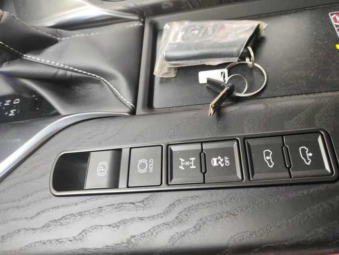 雷克萨斯LX600 2022款 LX600 7座 Signature签名版 中东
