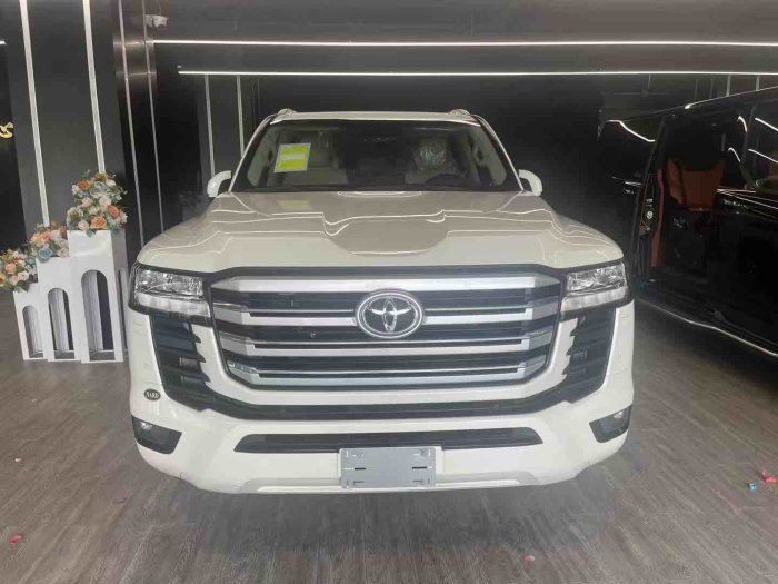 酷路泽3500 2023款 3.5T GX-R 18轮 8气 天窗 中东