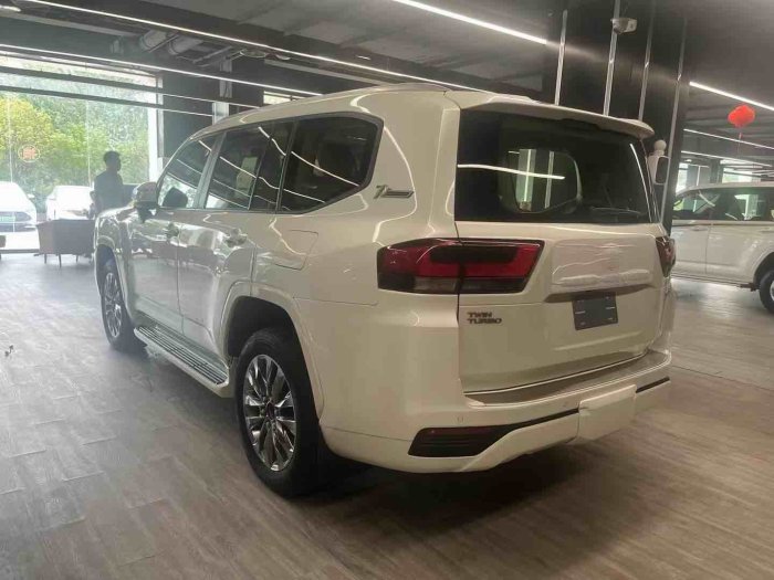 酷路泽3500 2023款 3.5T GX-R 18轮 8气 天窗 中东
