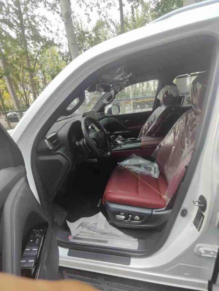 雷克萨斯LX600 2022款 LX600 7座 Signature签名版 中东