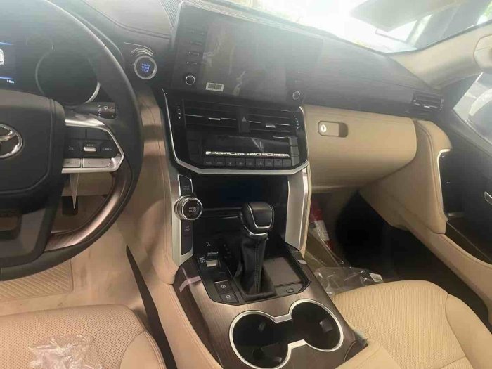 酷路泽3500 2023款 3.5T GX-R 18轮 8气 天窗 中东