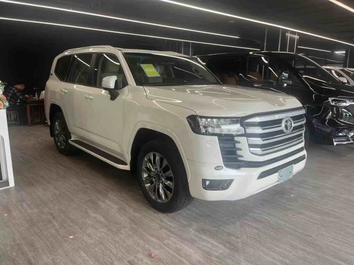 酷路泽3500 2023款 3.5T GX-R 18轮 8气 天窗 中东