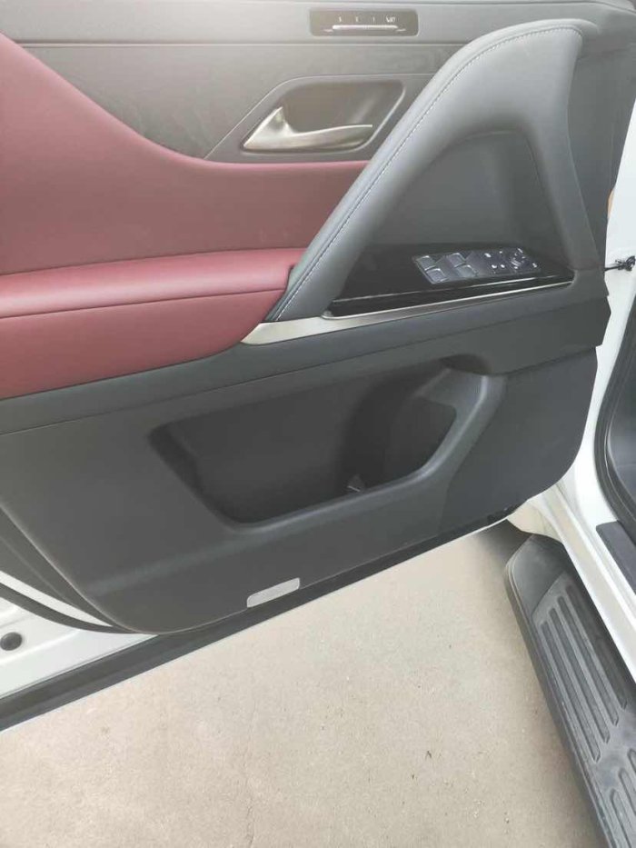 雷克萨斯LX600 2022款 LX600 7座 Signature签名版 中东