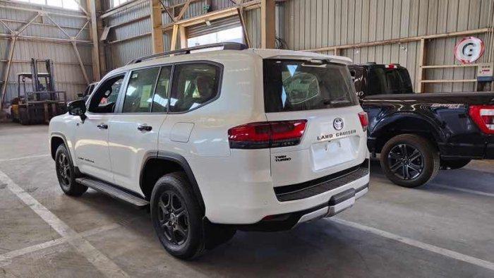 酷路泽3500 2023款 3.5T GR-Sport 天窗 抬显 后娱 雷测 中东