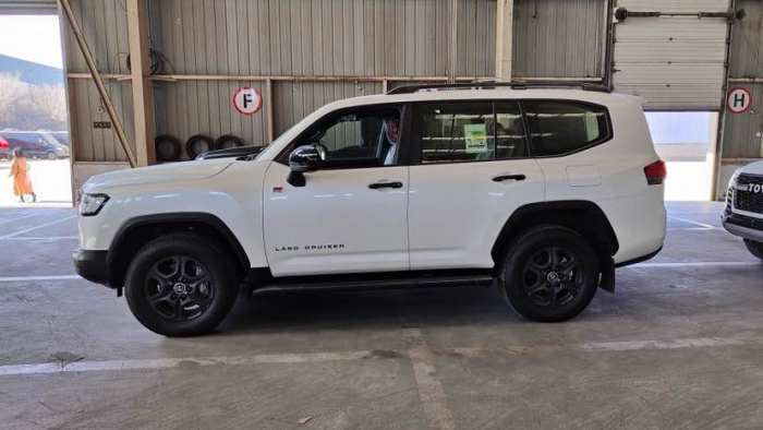 酷路泽3500 2023款 3.5T GR-Sport 天窗 抬显 后娱 雷测 中东