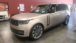 揽胜行政3.0汽油  23款 3.0T P400 汽油 SE长轴 7座 美规
