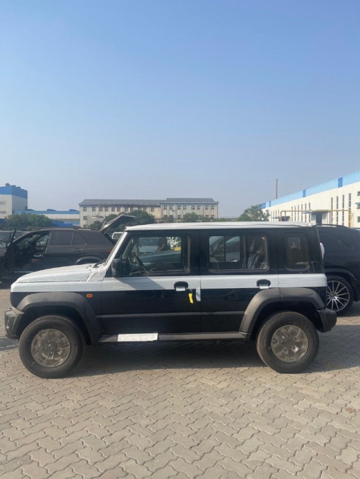 吉姆尼 2024款 1.5L 自动 顶配GLX 中东